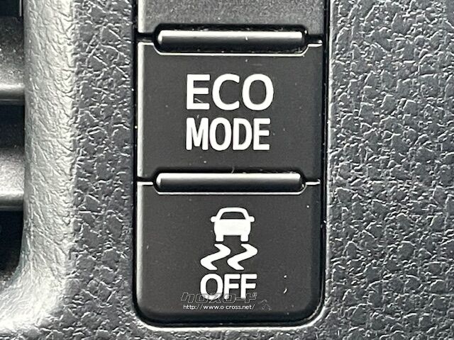 自社整備工場・板金工場を備え、車検から事故の修理まで対応致します。 トヨタ ノア