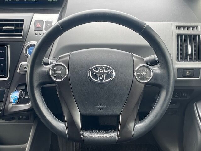ステアリングスイッチがついており、ハンドル握りながらオーディオ操作出来ます。 トヨタ プリウスα