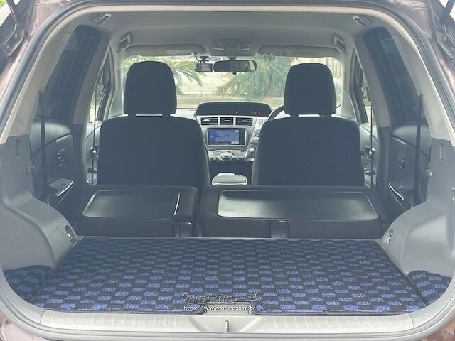 後部座席を倒すと更に広いスペースが! トヨタ プリウスα