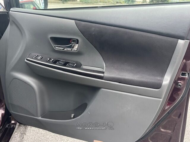 自社整備工場・板金工場を備え、車検から事故の修理まで対応致します。 トヨタ プリウスα