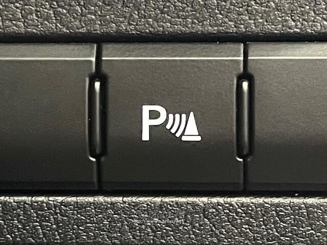 クリアランスソナー搭載です。車を守るためには必須のアイテムですね。 レクサス NX