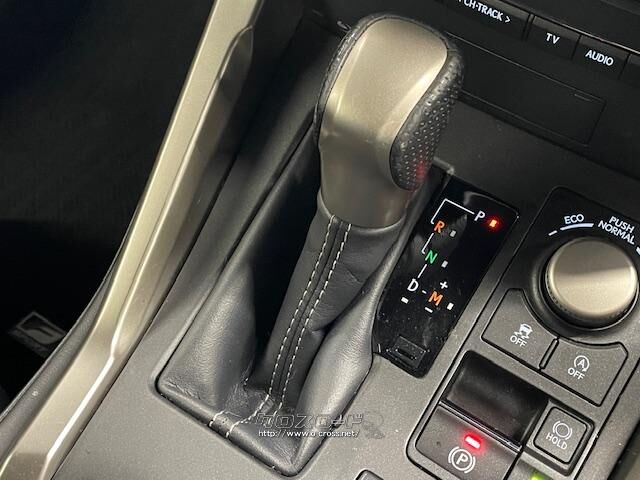 発進時や後退時に必ず操作するレバーです。操作のしやすさが肝になってきます。 レクサス NX