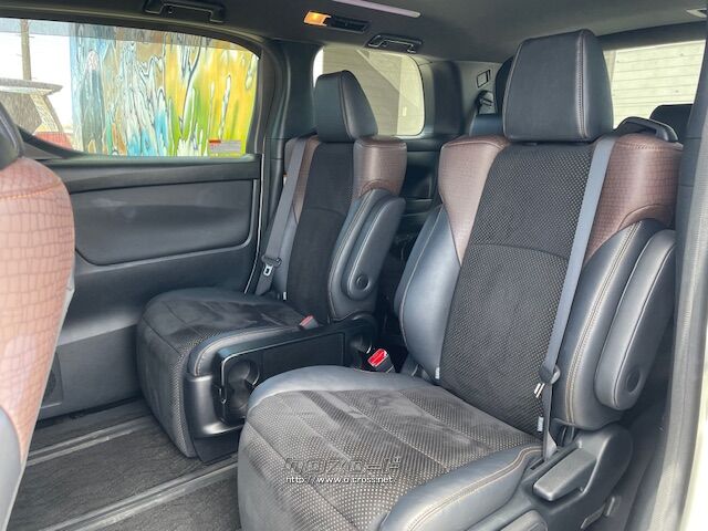 保証でカバーする範囲は業界最高水準の最大318項目・走行距離無制限。 トヨタ アルファード