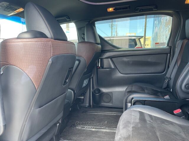 自社整備工場・板金工場を備え、車検から事故の修理まで対応致します。 トヨタ アルファード