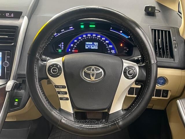 ハンドルの状態が悪いと運転に集中できませんよね。 トヨタ SAI