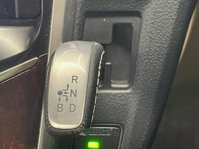 シフトレバー。ぜひ一度お客様の目で確認してください。 トヨタ SAI