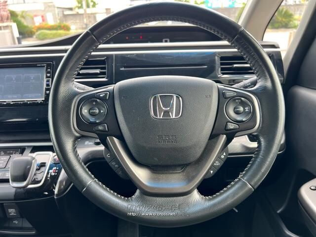 【ステアリングスイッチ】がついている為、走行中のオーディオ操作が可能です♪ ホンダ ステップワゴン