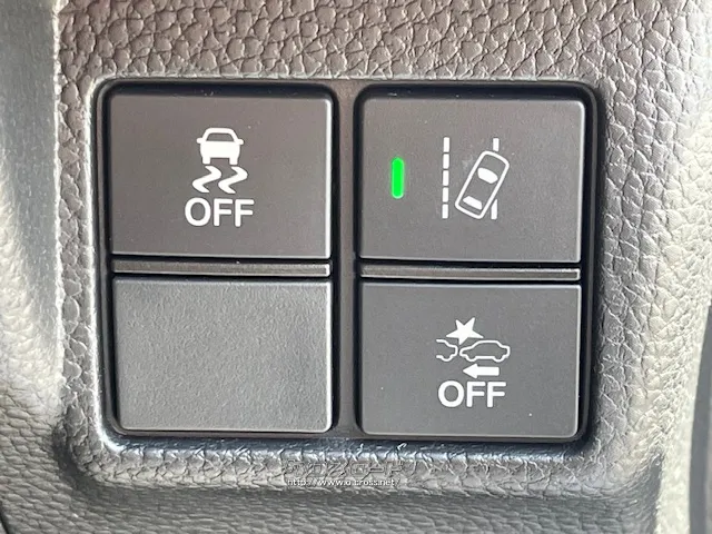 車線はみだしを知らせてくれる機能!レーンアシスト付! ホンダ N-BOX