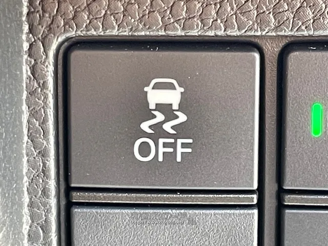 「お問合せはユーポス豊見城店まで/098-996-3107へ!お待ちしております ホンダ N-BOX