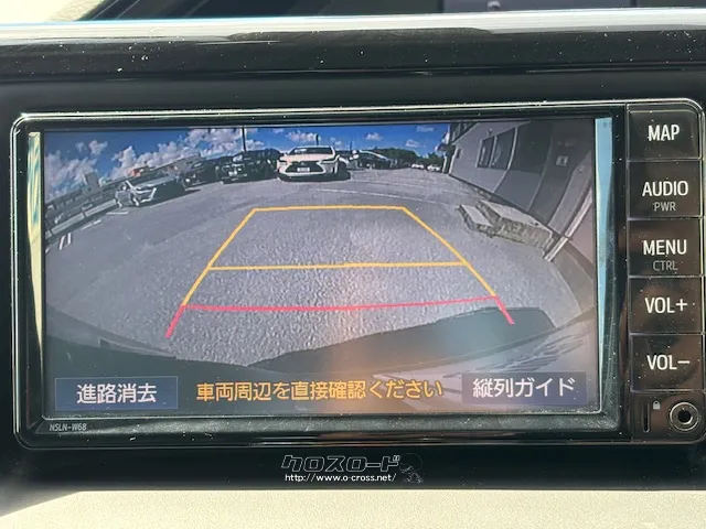 【バックモニター】後方の死角が可視化できるため、駐車が苦手な方でも安心です♪ トヨタ エスクァイア