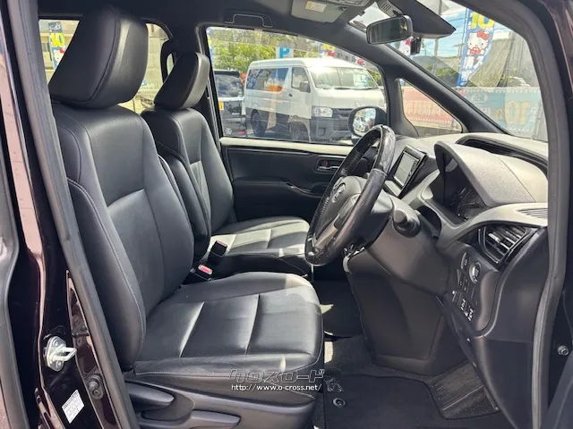 自社整備工場・板金工場を備え、車検から事故の修理まで対応致します。 トヨタ エスクァイア