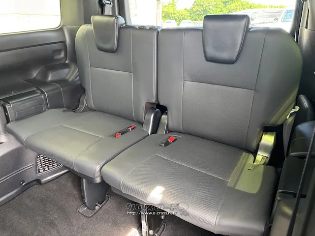 自社整備工場・板金工場を備え、車検から事故の修理まで対応致します。 トヨタ エスクァイア