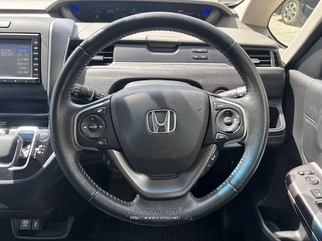 ステアリングスイッチやクルーズコントロールがついている為、快適に走行できます。 ホンダ フリード+