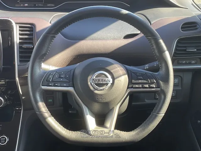 【ステアリングスイッチ】がついている為、走行中のオーディオ操作可能です♪ 日産 セレナ