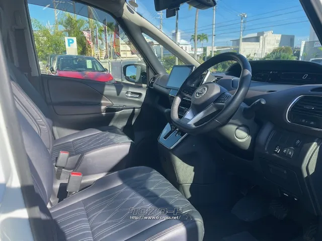 柔らかな手触りをもち、体を優しくサポートするレザレットをシート地に採用 日産 セレナ