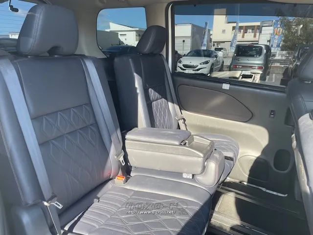 内装・外装共にきれいな状態で展示しております。是非一度、現車をご覧ください。 日産 セレナ