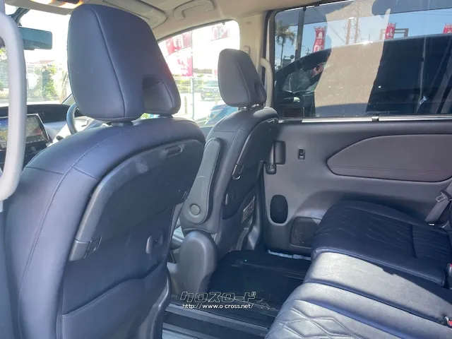 自社整備工場・板金工場を備え、車検から事故の修理まで対応致します。 日産 セレナ