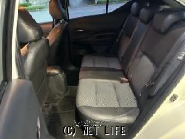 可倒式のレバー操作で簡単に倒し、シーンに応じて荷室を広げることが出来る。 日産 キックス