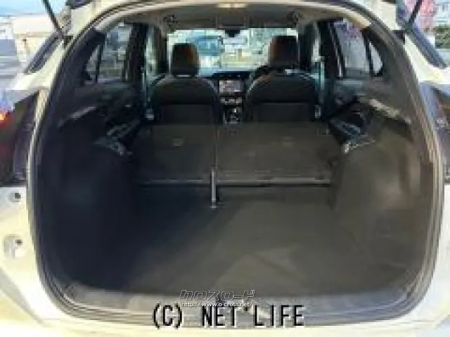 後部座席を倒すと更に広いスペースがうまれます。 日産 キックス