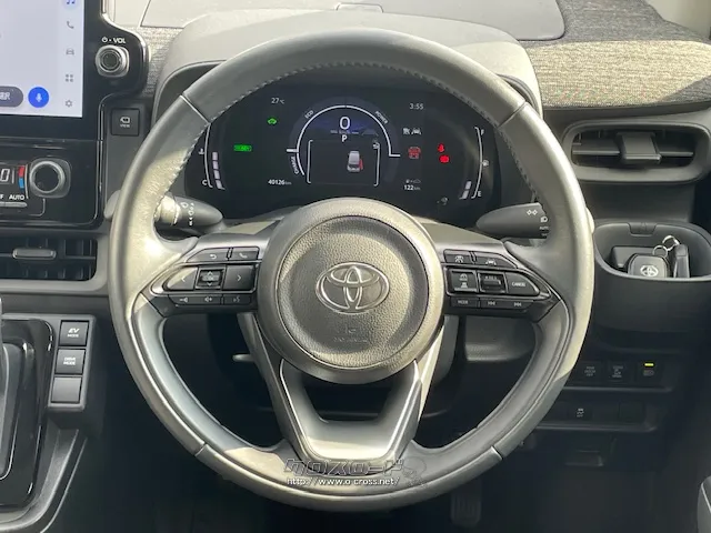 【ステアリングスイッチ】がついている為、走行中のオーディオ操作可能です♪ トヨタ シエンタ