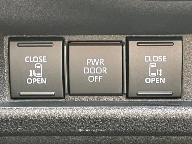 ワンタッチで開閉可能なので、荷物を抱えていてもスムーズです! トヨタ シエンタ