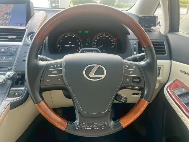 【ステアリングスイッチ】がついている為、走行中のオーディオ操作可能です♪ レクサス HS