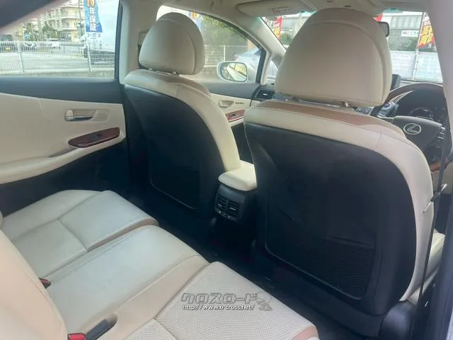 自社整備工場・板金工場を備え、車検から事故の修理まで対応致します。 レクサス HS