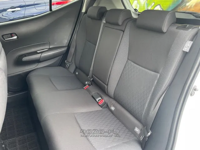 自社整備工場・板金工場を備え、車検から事故の修理まで対応致します。 トヨタ アクア