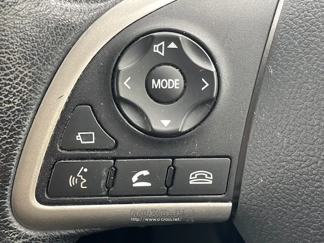 ステアリング左でオーディオ操作可能です。 三菱 アウトランダーPHEV