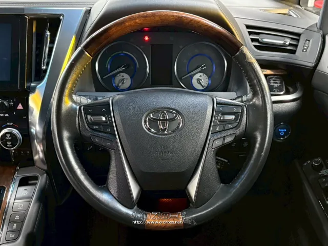 握り心地が良く、手触りが滑らかであり、長時間の運転でも疲れにくいです。 トヨタ ヴェルファイア