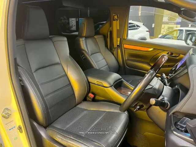 杢柄(もくがら)の間に金属的な輝きを持たせ深みを表現した トヨタ ヴェルファイア