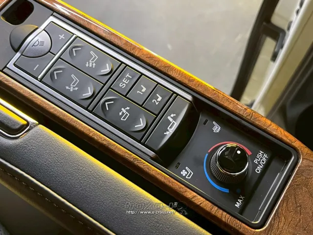 2列目シートには各種スイッチがつい置ている為、快適にドライブできます♪ トヨタ ヴェルファイア