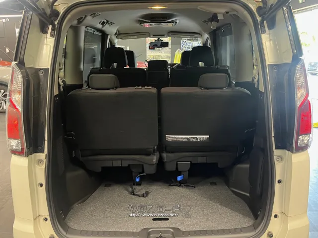 使い勝手の良い荷室スペース 日産 セレナ