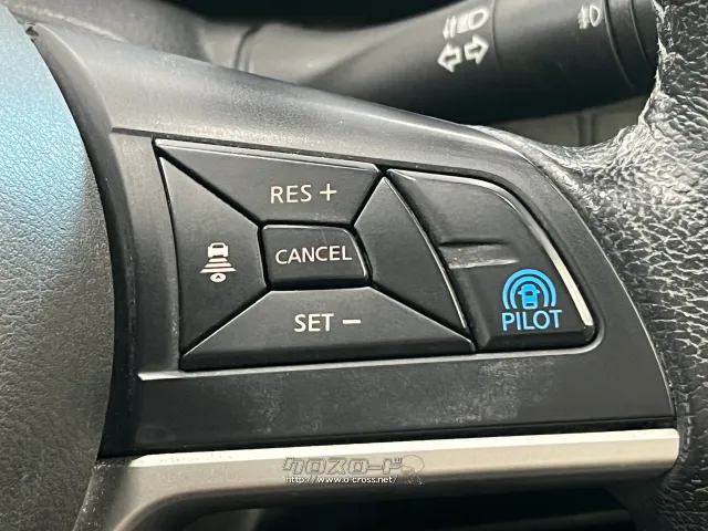 ステアリング右でクルーズコントロール機能使えます 日産 セレナ