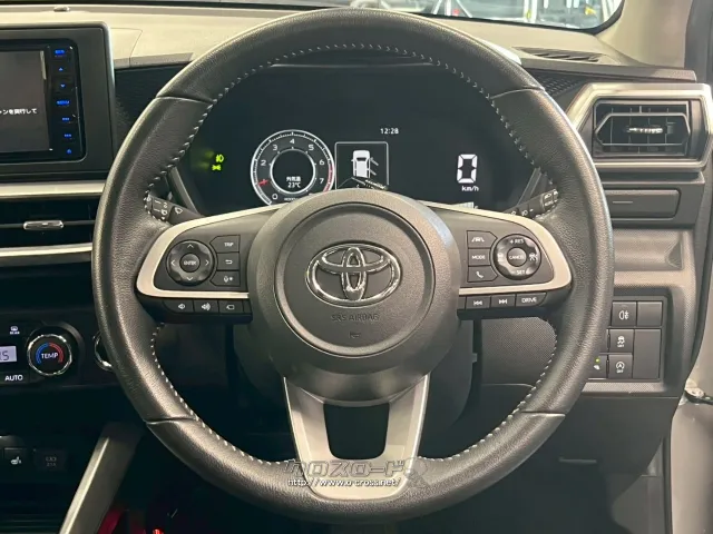 【ステアリングスイッチ】がついている為、走行中のオーディオ操作可能です♪ トヨタ ライズ