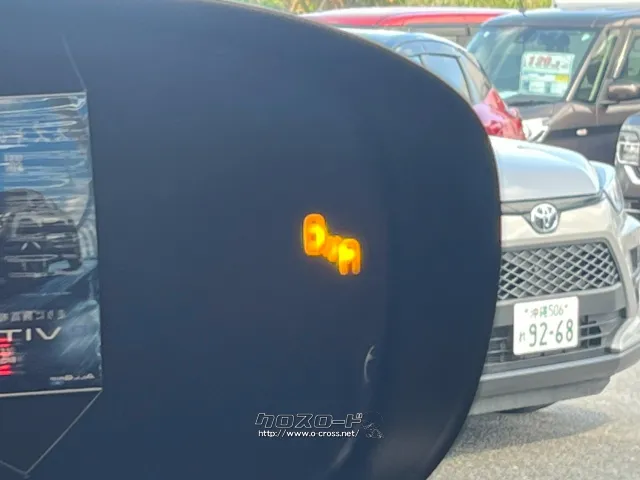 後方からの接近車両に反応し、ライトが点灯します。 トヨタ ライズ