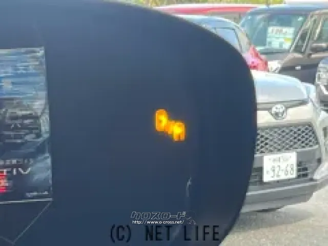 後方からの接近車両に反応し、ライトが点灯します。 トヨタ ライズ