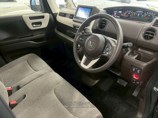 運転席からの視界も広く、女性の方でも運転しやすい設計に ホンダ N-BOX