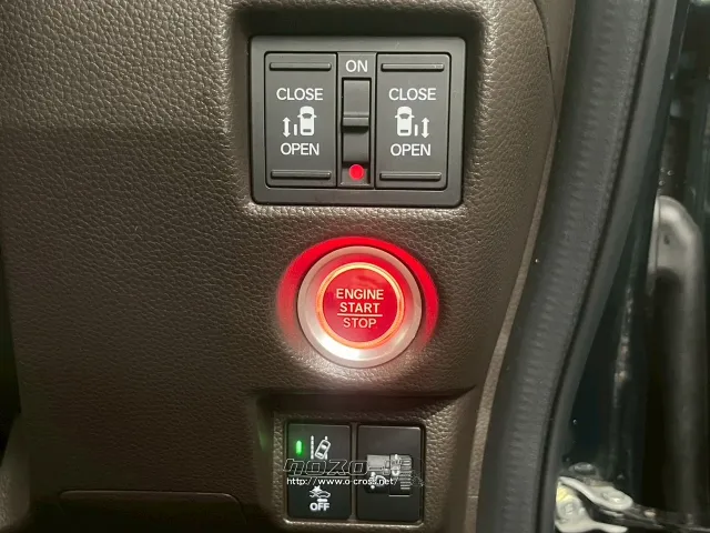 運転席右に操作スイッチあります ホンダ N-BOX
