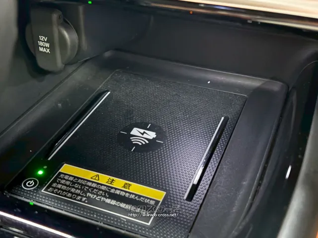 【ワイヤレス充電】置くだけで充電ができる為、手間なく快適にドライブを楽しめます♪ ホンダ ヴェゼル