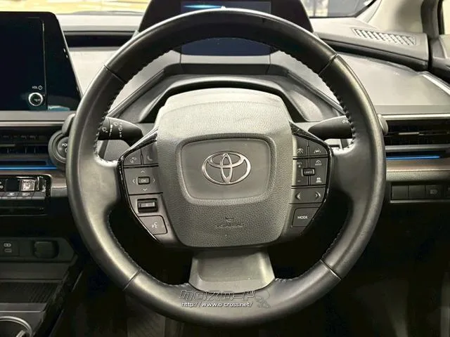 【ステアリングスイッチ】がついている為、走行中のオーディオ操作可能です♪ トヨタ プリウス