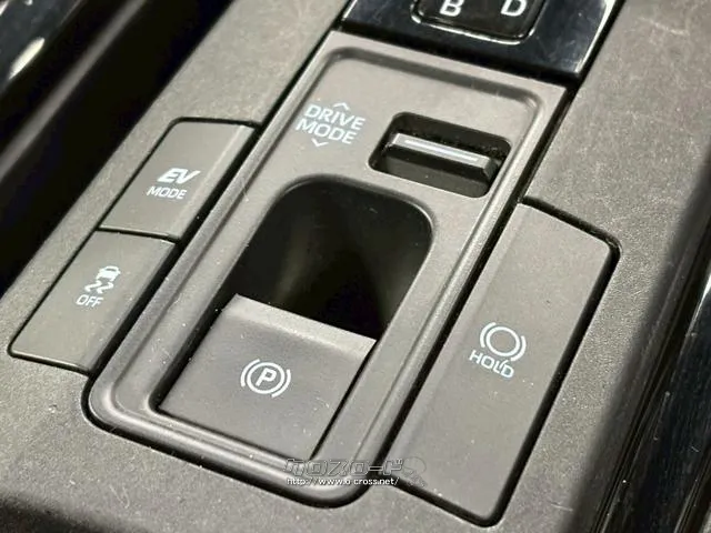 ブレーキホールドや安全装備などが整っており快適に走行できます。 トヨタ プリウス