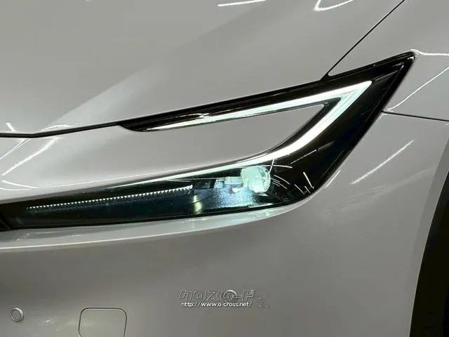 自社整備工場・板金工場を備え、車検から事故の修理まで対応致します。 トヨタ プリウス