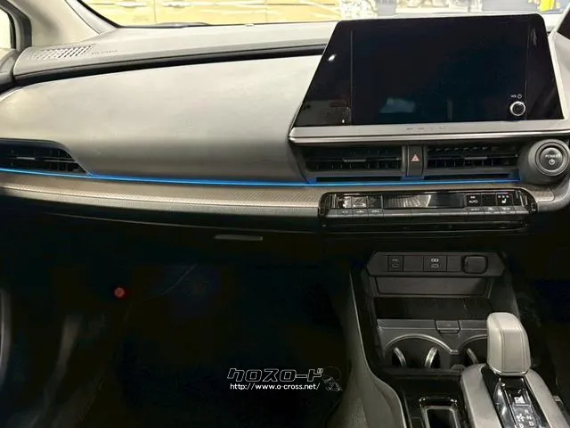 自社整備工場・板金工場を備え、車検から事故の修理まで対応致します。 トヨタ プリウス