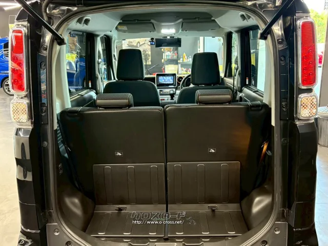 ツールボックスをモチーフにしたインパネアッパーボックスを採用。 スズキ スペーシア