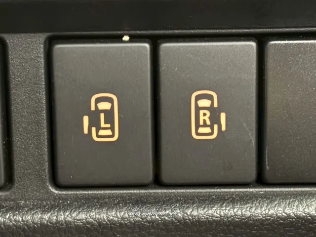 運転席右にスライドドア開閉スイッチあります。 スズキ スペーシア