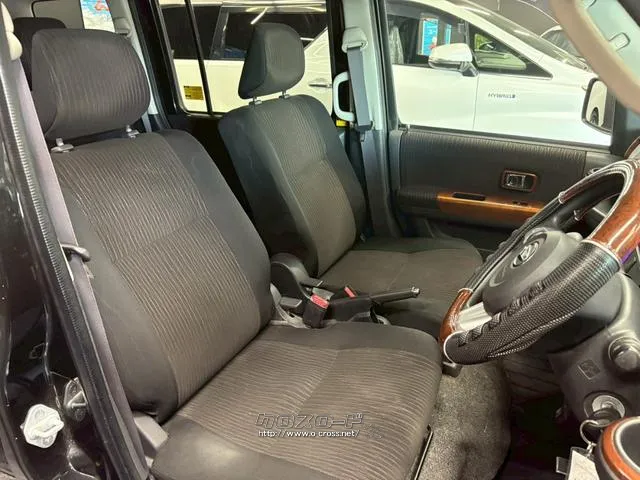 ブラック基調の統一感あるインパネ・シートとした。 ダイハツ アトレーワゴン