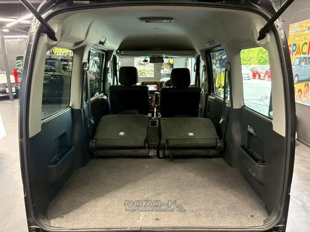 後部座席を倒すと更に広いスペースがうまれます。 ダイハツ アトレーワゴン