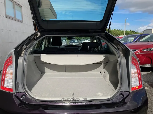 広々とした荷室スペース トヨタ プリウス