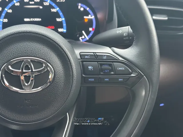 ステアリング右でクルーズコントロール操作可能です。 トヨタ ヤリスクロス